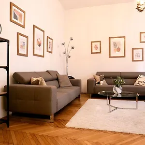Contemporary Vaci Utca Apartment